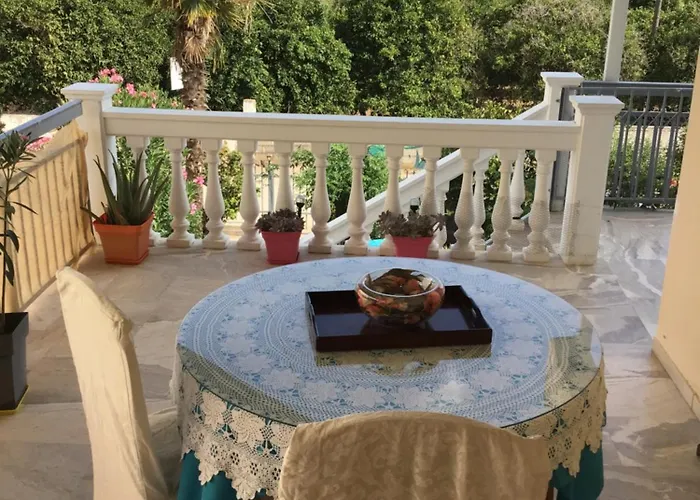 Lidas Golden View-all Around Veranda Apartmán *