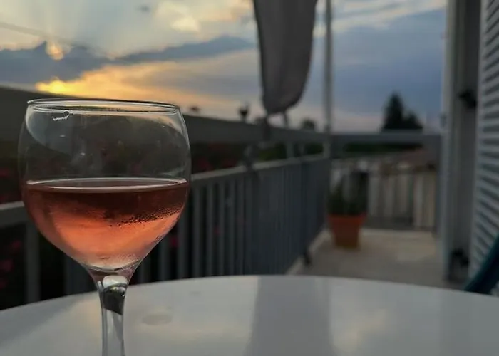 Lägenhet Lidas Golden View-all Around Veranda